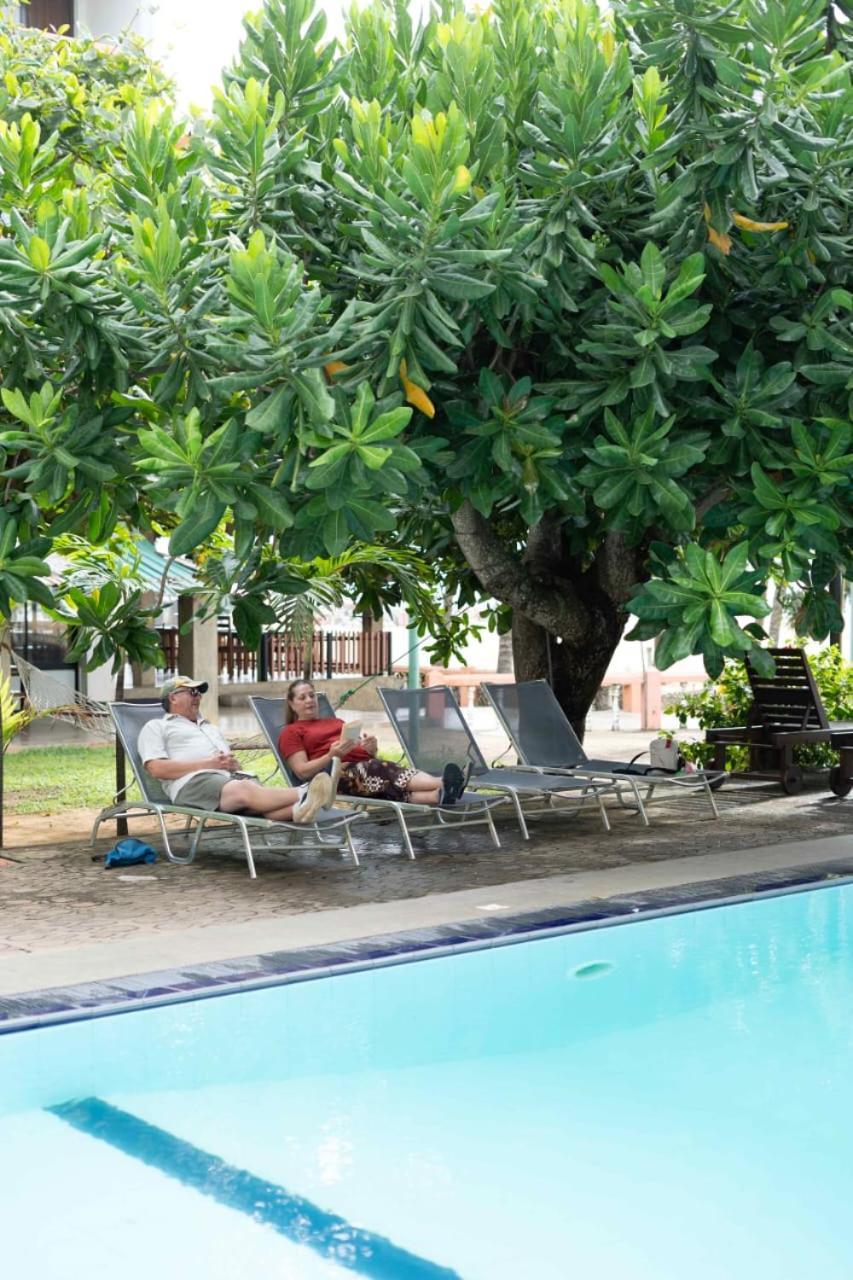 Topaz Beach Hotel Negombo Eksteriør bilde