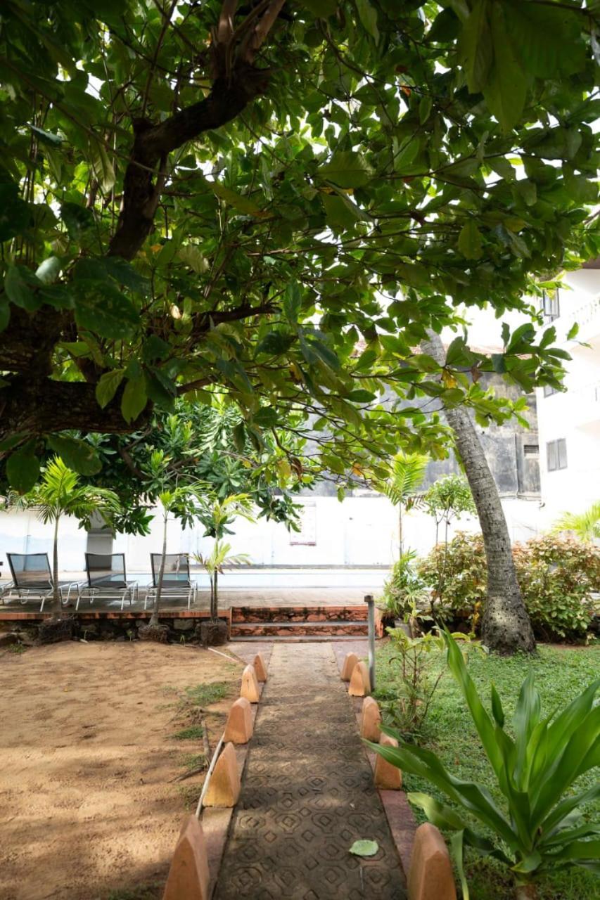 Topaz Beach Hotel Negombo Eksteriør bilde